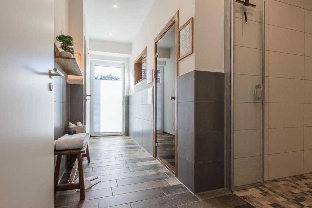 5 Sterne-Ferienhaus Eisvogel Am See Mit Sauna Und Kamin คราโคอัมเซ ภายนอก รูปภาพ